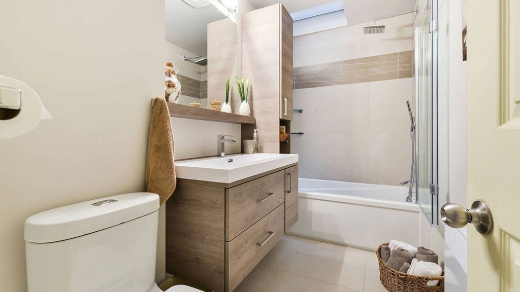 CONTEMPORARY BATHROOM